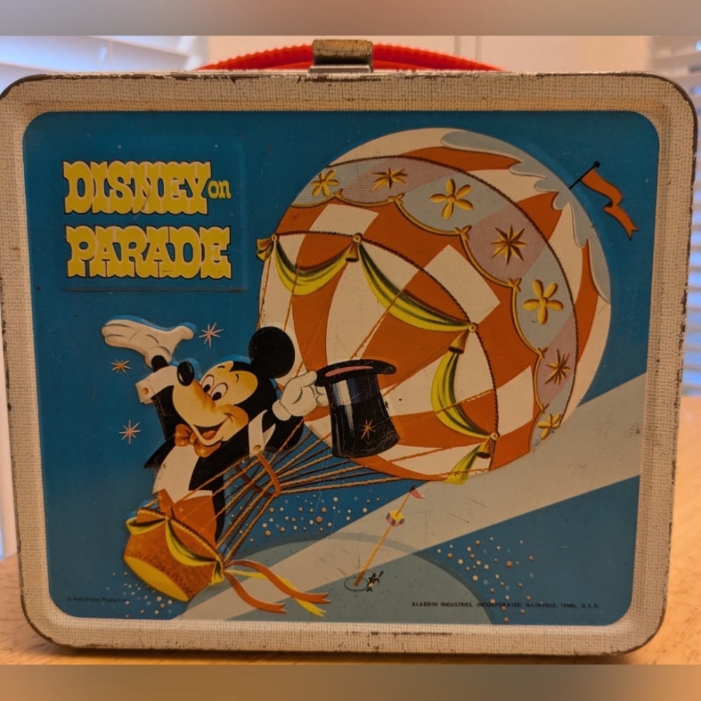 Vintage 1970 Disney On Parade metal lunchbox